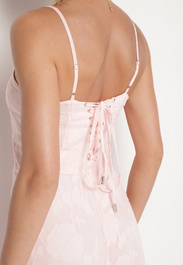 Born2be - Różowa Rozkloszowana Sukienka Vices z Gorsetowym Wiązaniem Fenosella. Okazja: na imprezę. Typ kołnierza: dekolt gorset. Kolor: różowy. Długość rękawa: na ramiączkach. Sezon: lato. Typ sukienki: gorsetowe. Styl: elegancki