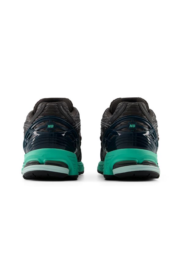 Buty unisex New Balance U19068O6 – czarne. Kolor: czarny. Materiał: włókno, syntetyk, materiał, poliester, guma, puch. Szerokość cholewki: normalna. Technologia: Primaloft. Sport: turystyka piesza