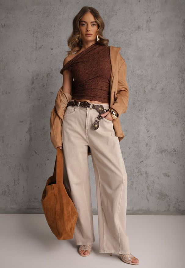 Renee - Brązowa Asymetryczna Bluzka z Koronki na Jedno Ramię Olitheilise. Okazja: na co dzień, na imprezę. Kolor: brązowy. Materiał: koronka. Wzór: koronka. Styl: casual