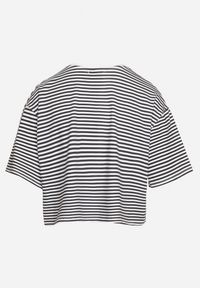 Born2be - Czarny Bawełniany T-shirt o Oversizowym Krótkim Fasonie w Cienkie Paski Lakrida. Okazja: na co dzień. Kolor: czarny. Materiał: bawełna. Długość: krótkie. Wzór: paski. Styl: casual, klasyczny #3