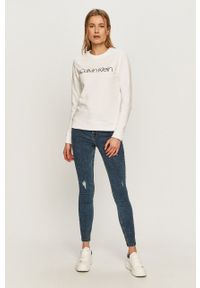Calvin Klein - Bluza bawełniana K20K202157. Okazja: na co dzień. Kolor: biały. Materiał: bawełna. Długość rękawa: długi rękaw. Długość: długie. Wzór: nadruk. Styl: casual #2