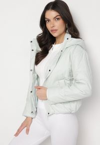 Born2be - Miętowa Pikowana Kurtka z Kapturem i Lekkim Ociepleniem Ninirila. Okazja: na spacer. Typ kołnierza: kaptur. Kolor: miętowy. Materiał: jeans. Długość: krótkie. Styl: klasyczny, elegancki #7