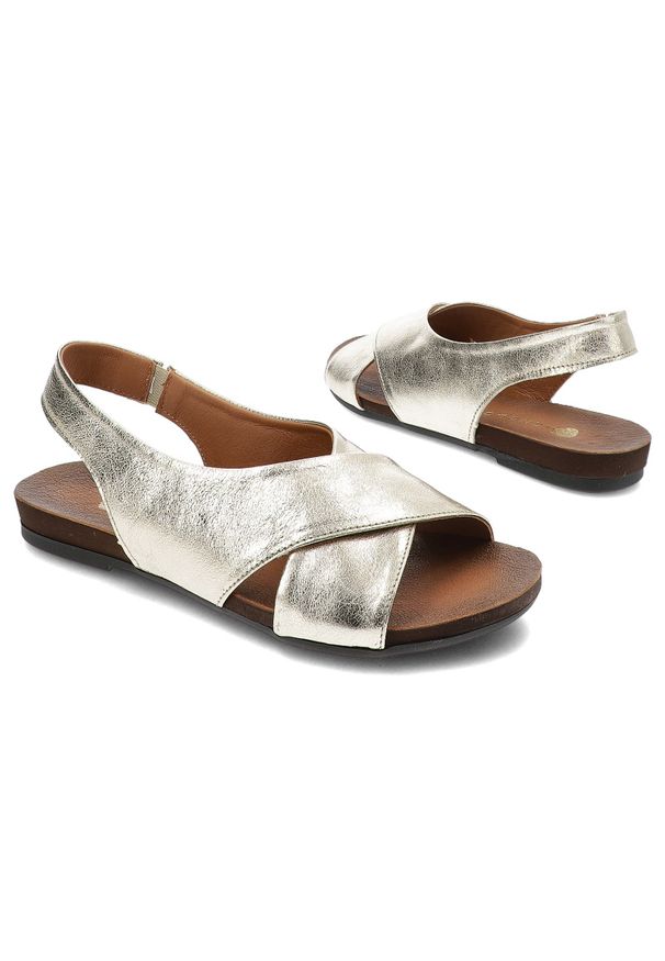 Złote Sandały Armodo Modne Obuwie Damskie. Okazja: na co dzień. Kolor: złoty. Materiał: skóra. Sezon: lato. Obcas: na płaskiej podeszwie. Styl: casual