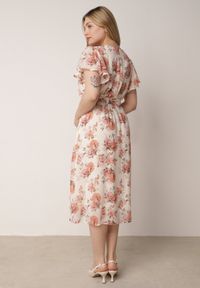 Born2be - Różowa Romantyczna Sukienka Kopertowa z Wiązanym Paskiem i Brokatem Yael. Okazja: na co dzień, na spotkanie biznesowe, do pracy, na randkę. Kolor: różowy. Wzór: kwiaty. Typ sukienki: kopertowe. Styl: casual, biznesowy, elegancki #4