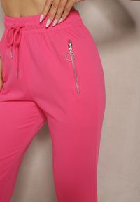 Renee - Fuksjowe Spodnie Dresowe Typu Joggery z Kieszeniami na Suwak Fellina. Okazja: na co dzień. Kolor: różowy. Materiał: dresówka. Styl: klasyczny, elegancki, casual #3
