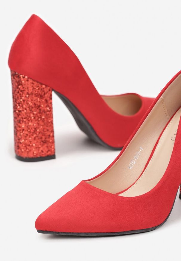 Renee - Czerwone Czółenka ze Szpiczastym Noskiem i Brokatowym Słupkiem Tialia. Nosek buta: szpiczasty. Kolor: czerwony. Wzór: aplikacja. Obcas: na słupku