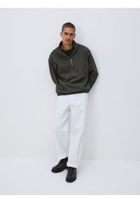 Reserved - Bluza z haftem - zielony. Kolor: zielony. Materiał: dzianina. Wzór: haft