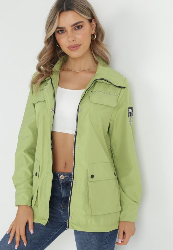 Born2be - Zielony Płaszcz z Paskiem i Regulacją Długości Samera. Kolor: zielony. Materiał: materiał