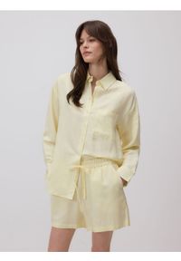 Reserved - Szorty z lnem - jasnożółty. Kolor: żółty. Materiał: len #1