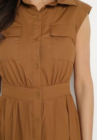 Born2be - Brązowa Bawełniana Koszulowa Sukienka z Ozdobnymi Kieszonkami Savarette. Okazja: na co dzień. Kolor: brązowy. Materiał: bawełna. Typ sukienki: koszulowe. Styl: klasyczny, casual, elegancki #5