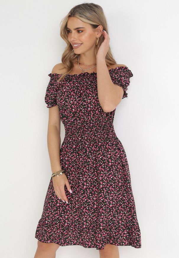 Born2be - Czarno-Czerwona Sukienka Hiszpanka z Bawełny z Gumką w Pasie Viliana. Okazja: na co dzień, na spacer. Typ kołnierza: dekolt hiszpanka. Kolor: czarny. Materiał: bawełna. Długość rękawa: krótki rękaw. Sezon: lato. Styl: casual, elegancki