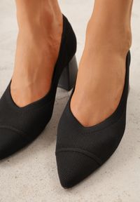 Renee - Czarne Czółenka VICES na Geometrycznym Słupku Daphilane. Nosek buta: otwarty. Kolor: czarny. Materiał: skóra, materiał. Wzór: geometria. Obcas: na słupku. Wysokość obcasa: średni #7