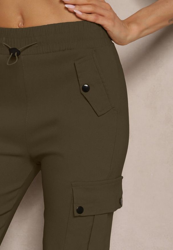 Renee - Ciemnozielone Spodnie Cargo z Bawełną High Waist Evianirae. Okazja: na co dzień. Stan: podwyższony. Kolor: zielony. Materiał: bawełna. Styl: casual