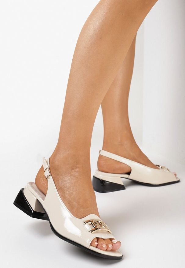 Born2be - Beżowe Sandały na Ozdobnym Słupku z Klamerką i Noskiem Peep Toe Laseria. Nosek buta: otwarty. Kolor: beżowy. Obcas: na słupku. Styl: elegancki
