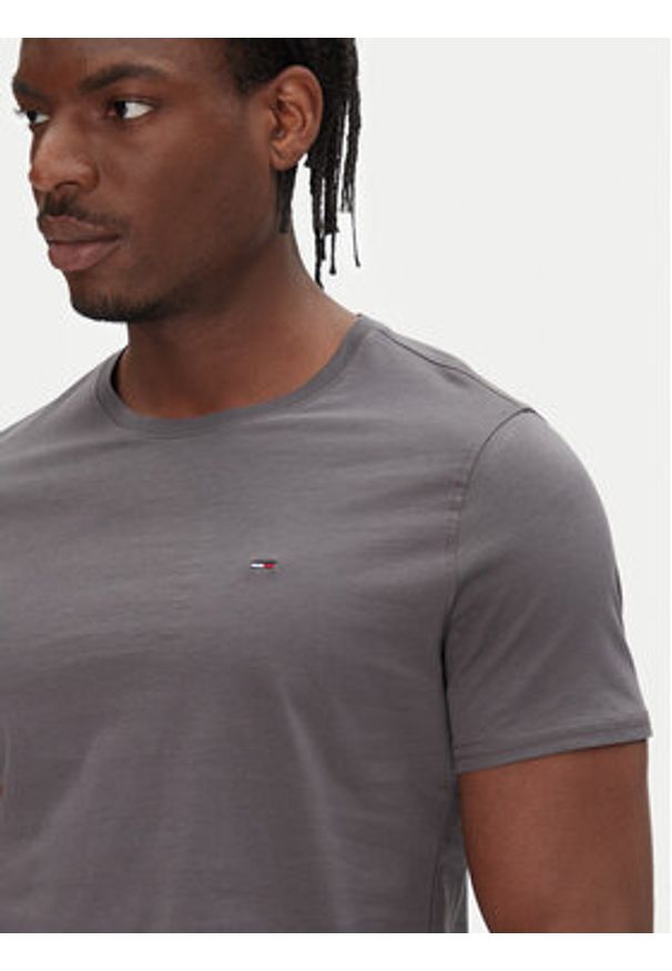 Tommy Jeans T-Shirt DM0DM04411 Szary Slim Fit. Kolor: szary. Materiał: bawełna