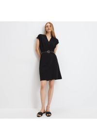 Mohito - Sukienka z paskiem Eco Aware - Czarny. Kolor: czarny #1