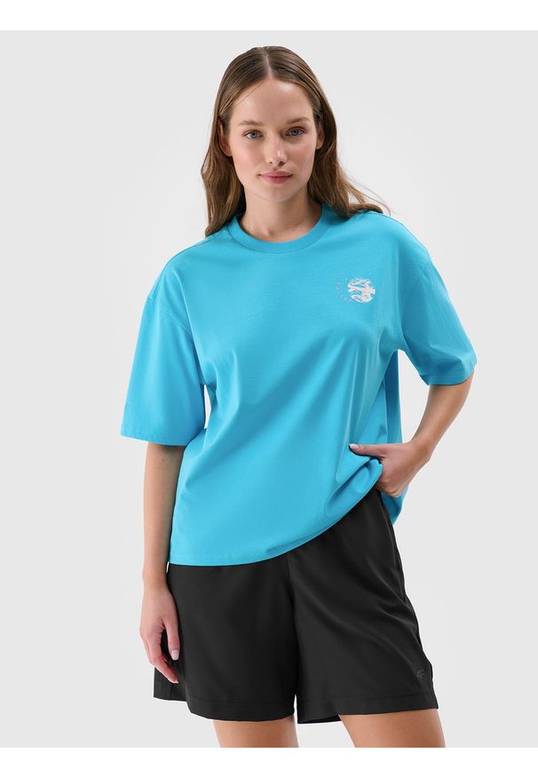 4f - 4F T-shirt oversize z nadrukiem damski - turkusowy L. Okazja: na co dzień. Kolor: turkusowy. Materiał: bawełna, jersey, dzianina. Długość rękawa: krótki rękaw. Długość: krótkie. Wzór: nadruk. Styl: sportowy, casual, klasyczny