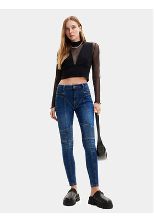 Desigual Bluzka Venice 24SWTK76 Czarny Slim Fit. Kolor: czarny. Materiał: wiskoza