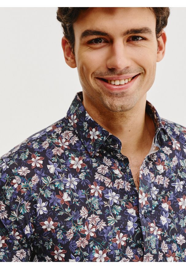 Pako Lorente - PAKO LORENTE – Granatowa koszula męska w kwiaty. Kolor: niebieski. Materiał: bawełna, elastan. Długość rękawa: długi rękaw. Długość: długie. Wzór: kwiaty