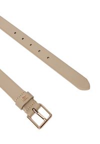 TOMMY HILFIGER - Tommy Hilfiger Pasek Damski Th Square 2.5 Go AW0AW17756 Beżowy. Kolor: beżowy. Materiał: skóra