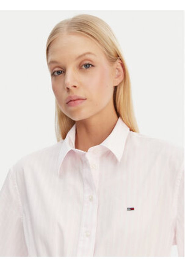 Tommy Jeans Sukienka koszulowa DW0DW20617 Różowy Regular Fit. Kolor: różowy. Materiał: bawełna. Typ sukienki: koszulowe