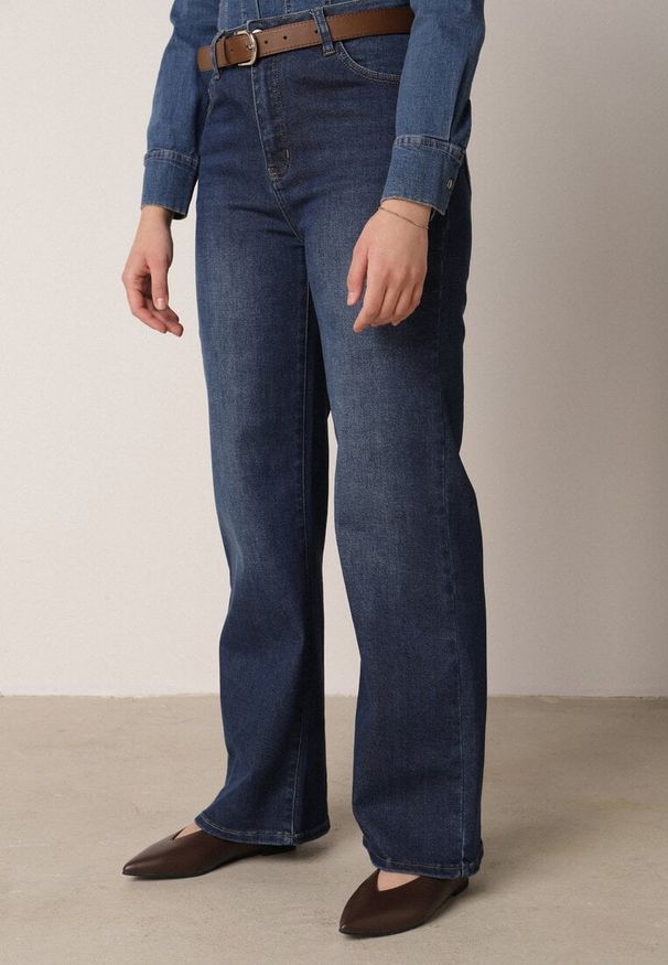 Born2be - Niebieskie Szerokie Jeansy Regular Waist z Bawełną i Dodatkiem Wiskozy Physoesa. Okazja: na co dzień. Kolor: niebieski. Wzór: gładki. Styl: casual, klasyczny