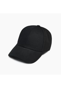 Cropp - Gładka czarna czapka z daszkiem - Czarny. Kolor: czarny. Wzór: gładki