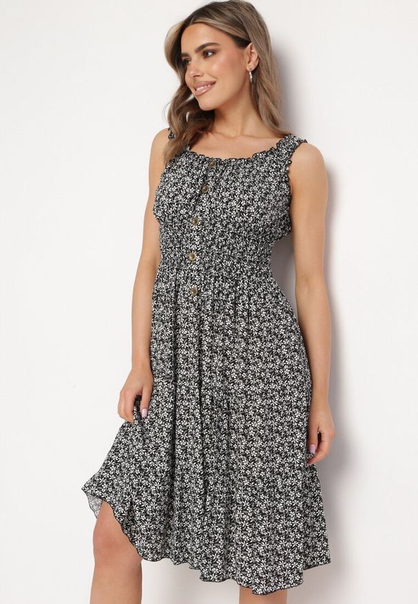 Born2be - Czarna Rozkloszowana Sukienka z Bawełny na Szerokich Ramiączkach z Gumką w Pasie Bellawish. Kolor: czarny. Materiał: bawełna. Długość rękawa: na ramiączkach. Styl: elegancki