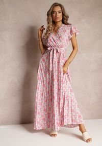 Renee - Jasnoróżowa Plisowana Sukienka Maxi w Kwiatki z Gumką w Talii Ikama. Kolor: różowy. Materiał: materiał. Wzór: kwiaty. Długość: maxi