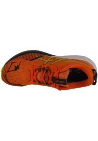 Buty do biegania Asics Fuji Lite 4 M 1011B698-800 pomarańczowe. Zapięcie: sznurówki. Kolor: pomarańczowy. Materiał: tkanina, syntetyk, guma