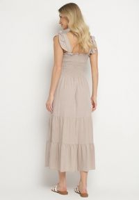 Born2be - Beżowa Rozkloszowana Bawełniana Sukienka na Ramiączkach z Gumkami i Falbanką Mevesta. Okazja: na spacer. Typ kołnierza: kołnierz z falbankami, dekolt kwadratowy. Kolor: beżowy. Materiał: bawełna. Długość rękawa: na ramiączkach #5