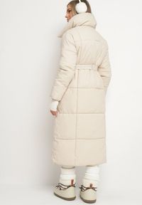Born2be - Jasnobeżowa Pikowana Kurtka Płaszcz za Kolano z Wiązanym Paskiem Opiedsse. Kolor: beżowy #4