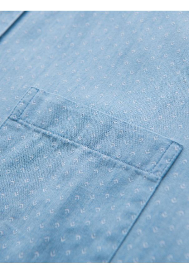 Ombre Clothing - Wzorzysta koszula męska z cienkiego jeansu z kieszonką – jasnoniebieska V1 OM-SHDS-0179 - XXL. Okazja: na co dzień. Kolor: niebieski. Materiał: jeans. Wzór: gładki. Styl: klasyczny, casual