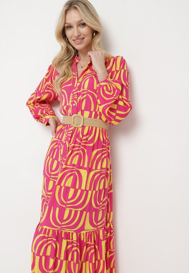 Born2be - Różowo-Żółta Sukienka Długa Rozkloszowana w Geometryczny Print o Koszulowym Kroju Verdana. Kolor: różowy. Materiał: tkanina. Wzór: geometria, nadruk. Sezon: lato. Typ sukienki: koszulowe. Styl: klasyczny. Długość: maxi