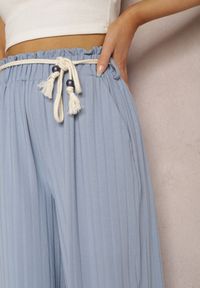Renee - Niebieskie Spodnie Anastathe. Kolor: niebieski. Materiał: tkanina. Wzór: jednolity, gładki. Sezon: wiosna, lato #3