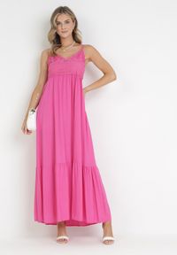 Born2be - Różowa Sukienka Maxi z Ażurowym Dekoltem i Falbaną na Dole z Wiskozy Nelnin. Kolor: różowy. Materiał: wiskoza. Długość rękawa: na ramiączkach. Wzór: ażurowy. Długość: maxi
