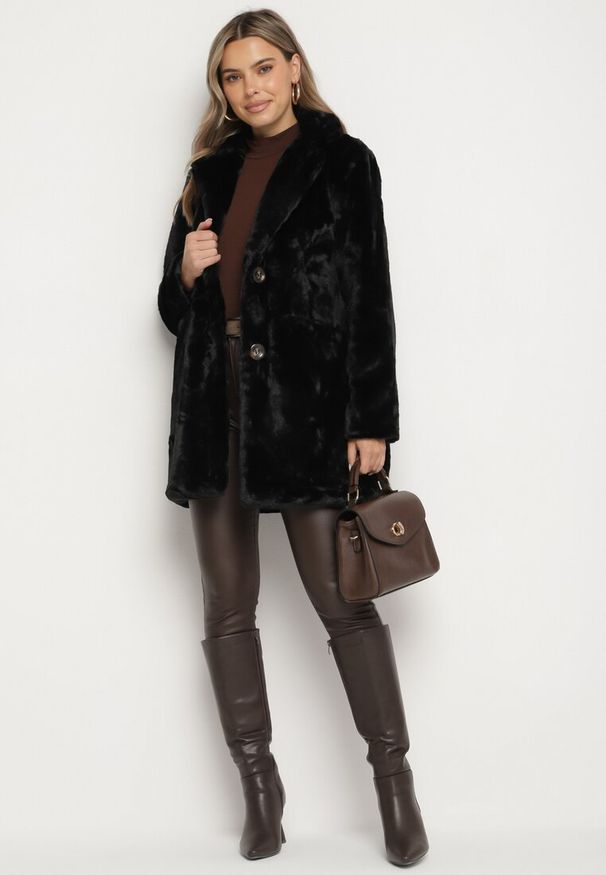 Born2be - Czarny Futerkowy Płaszcz Jednorzędowy z Kieszeniami i Eleganckim Kołnierzem Daienna. Kolor: czarny. Materiał: jeans. Styl: elegancki