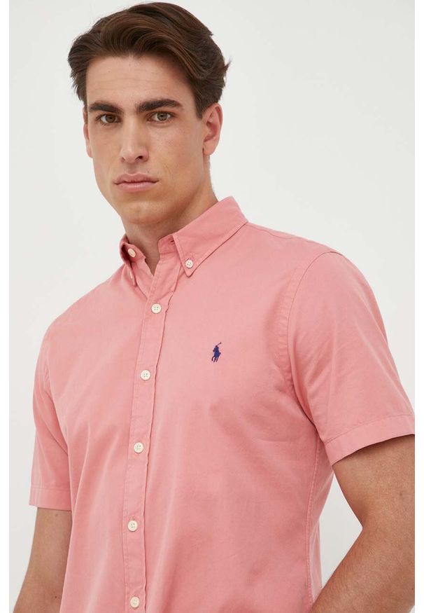 Polo Ralph Lauren koszula bawełniana męska kolor różowy regular z kołnierzykiem button-down. Okazja: na co dzień. Typ kołnierza: button down, polo. Kolor: różowy. Materiał: bawełna. Długość rękawa: krótki rękaw. Długość: krótkie. Wzór: aplikacja. Styl: casual