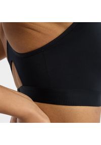 Biustonosz New Balance WB51032BK – czarny. Kolor: czarny. Materiał: tkanina, skóra, poliester, materiał. Wzór: gładki. Sport: fitness #3