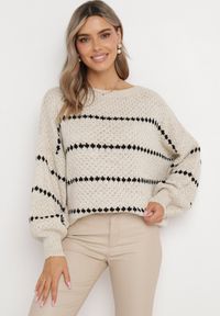 Born2be - Jasnobeżowy Sweter z Bufiastymi Rękawami Ozdobiony Cienkimi Paskami Bilentia. Kolor: beżowy. Wzór: aplikacja. Styl: klasyczny #5