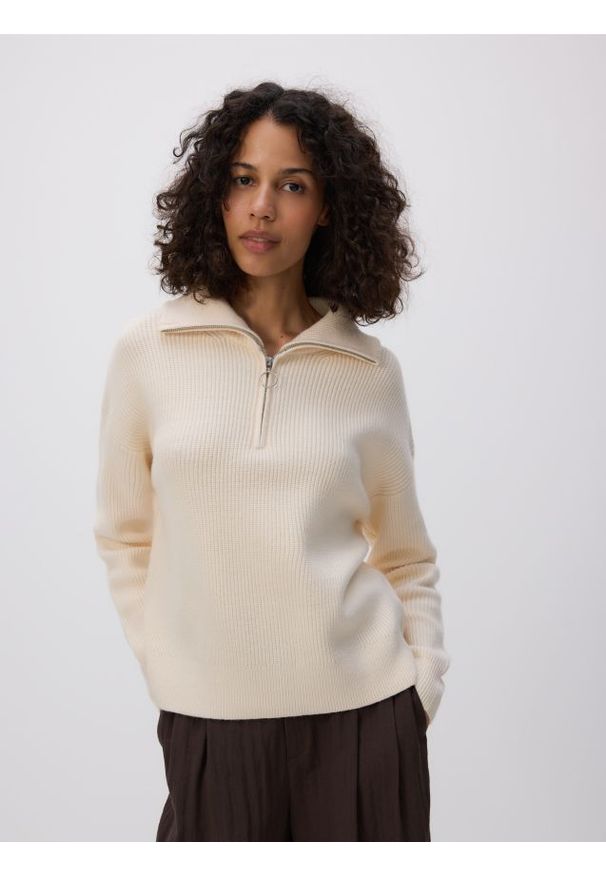 Reserved - Sweter z wiskozą - kremowy. Kolor: kremowy. Materiał: wiskoza