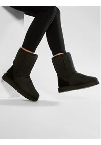 Ugg Śniegowce W Classic Short II 1016223 Czarny. Kolor: czarny. Materiał: skóra #1