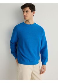 Reserved - Bluza ze strukturalnej dzianiny - niebieski. Kolor: niebieski. Materiał: dzianina #1