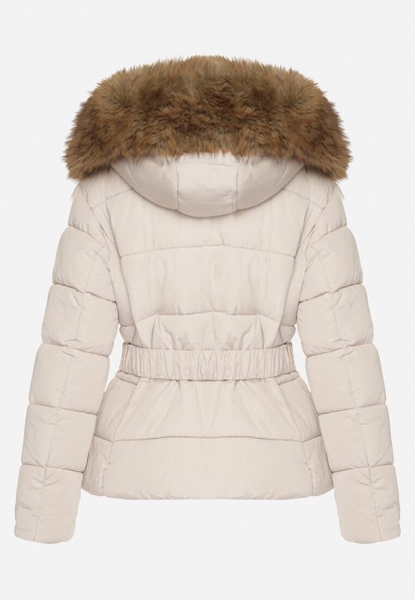 Born2be - Beżowy Pikowana Kurtka z Paskiem Nieodpinanym Kapturem i Futerkiem Retinda. Okazja: na co dzień, na spacer. Kolor: beżowy. Materiał: futro. Styl: casual