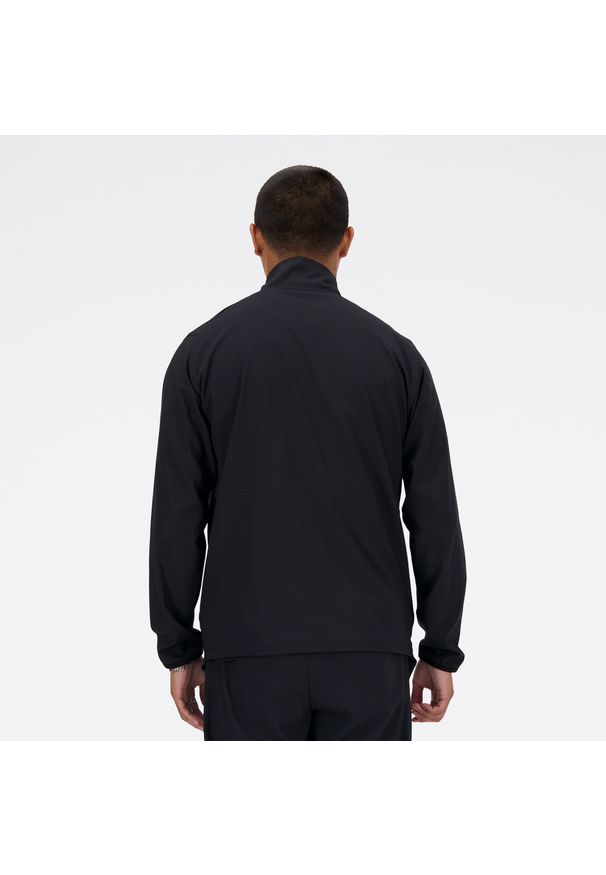 Kurtka męska New Balance MJ41062BK – czarna. Okazja: na co dzień. Typ kołnierza: kołnierzyk stójkowy. Kolor: czarny. Materiał: poliester, materiał. Styl: casual. Sport: fitness