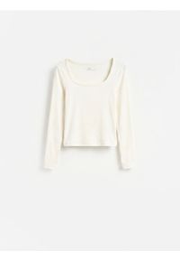 Reserved - Gładki longsleeve z bawełną - biały. Kolor: biały. Materiał: bawełna. Długość rękawa: długi rękaw. Wzór: gładki