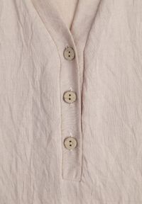 Born2be - Beżowa Wiskozowa Sukienka o Pudełkowym Kroju z Dekoltem V z Guzikami Berborin. Okazja: do pracy, na co dzień. Kolekcja: plus size. Kolor: beżowy. Materiał: wiskoza. Typ sukienki: proste, dla puszystych. Styl: klasyczny, casual #7