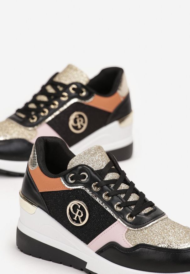 Renee - Czarne Sneakersy Ozdobione Brokatem i Metalicznymi Wstawkami Preslana. Nosek buta: okrągły. Zapięcie: sznurówki. Kolor: czarny. Materiał: materiał. Wzór: aplikacja. Obcas: na koturnie. Wysokość obcasa: średni
