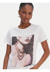 Guess T-Shirt W6RI57 K9RM1 Biały Classic Fit. Kolor: biały. Materiał: bawełna #5