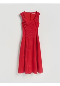 Reserved - Sukienka midi z bawełną - czerwony. Kolor: czerwony. Materiał: bawełna. Długość: midi
